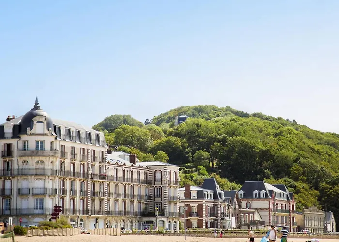 Maison De Plain-pied Avec Jardin Prive Et Terrasse A - Fr-1-788-40 * Cabourg